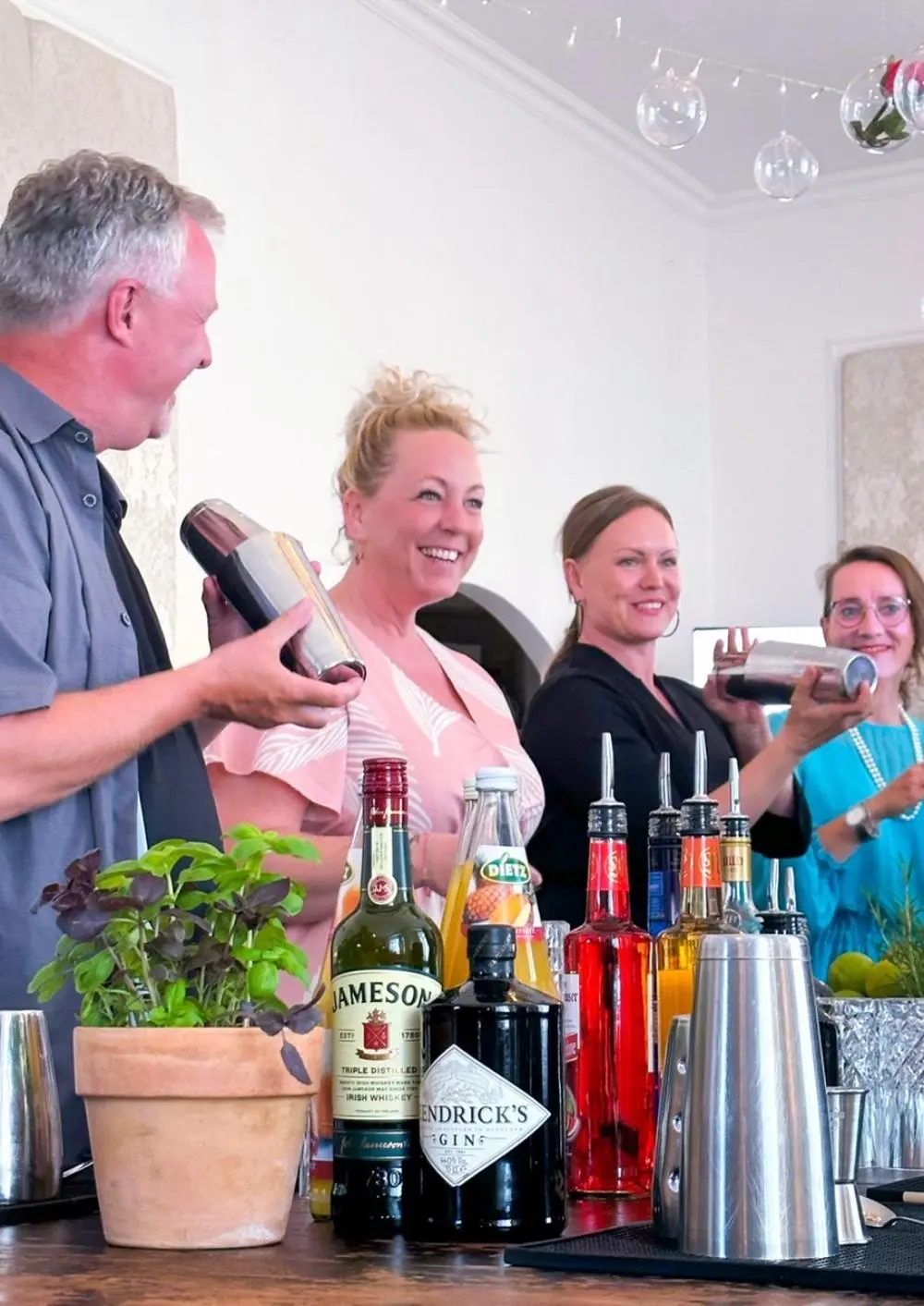 Cocktail Workshop - Berlin Art Apartment